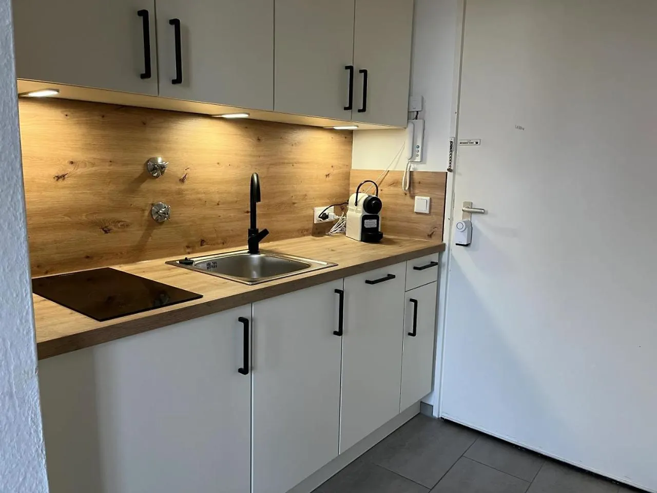 Cozy One Bedroom Apartment In Augusta 0*,